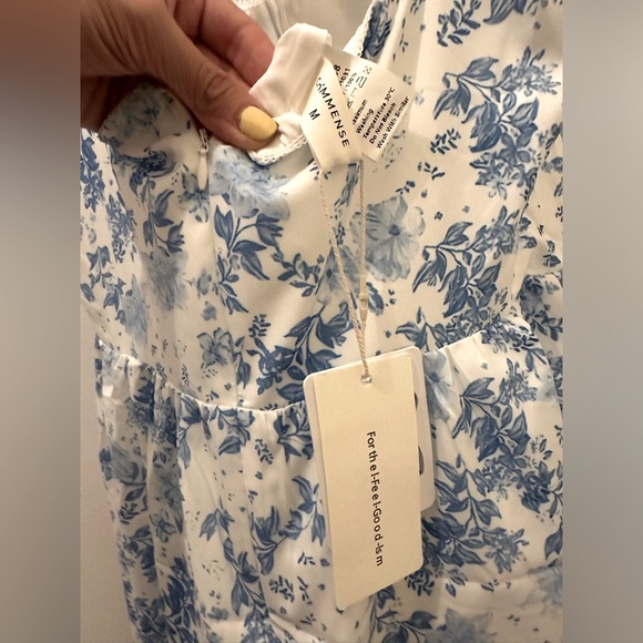 NEW WITH TAG blue and white floral dress with pockets and zippered - Picture 6 of 7